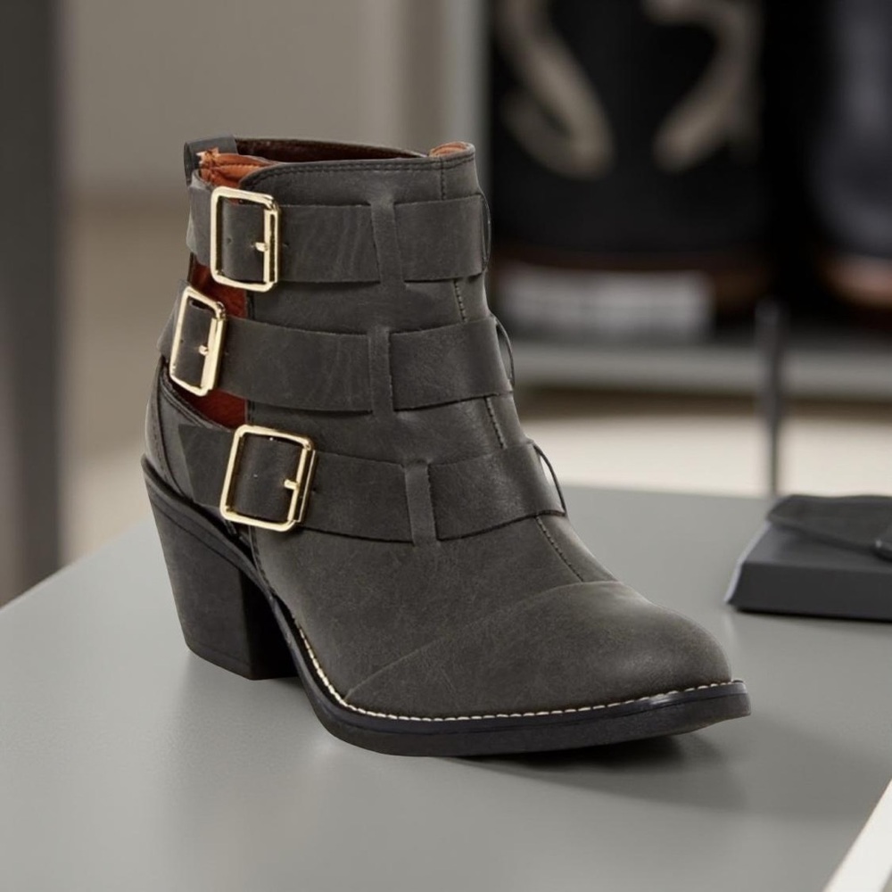New In Box Black Report Ankle Booties, Size 9